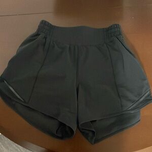 Lululemon Hotty Hot short